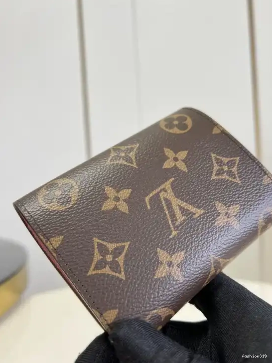 Vuitton VICTORINE Louis Wallet 0324